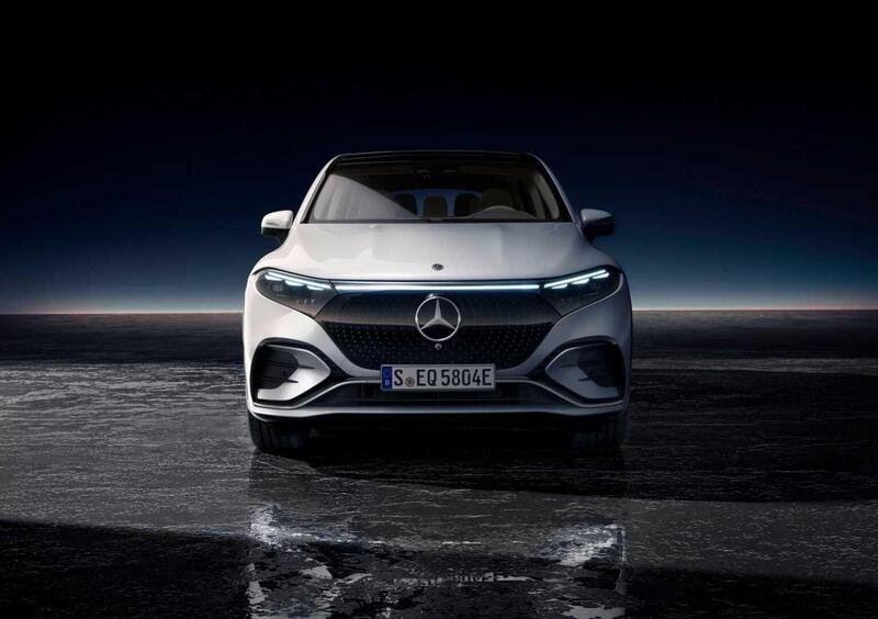 Mercedes-Benz EQS SUV (2022-->>) (9)