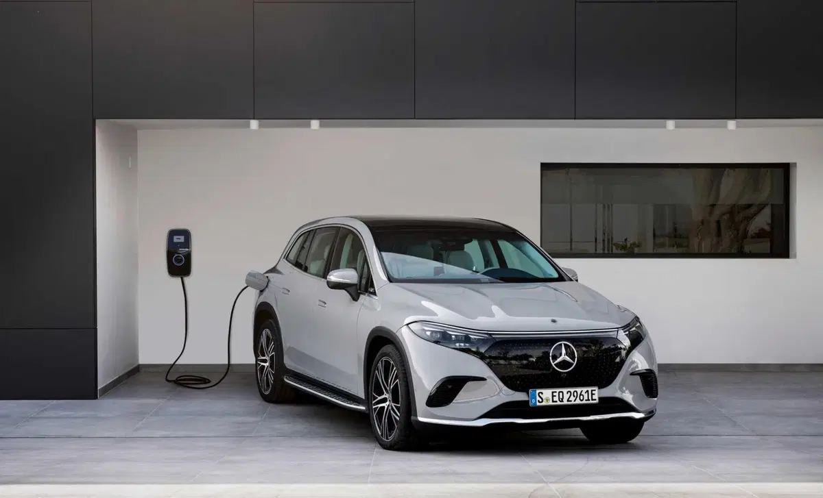 Mercedes-Benz EQS SUV (2022-->>) (10)