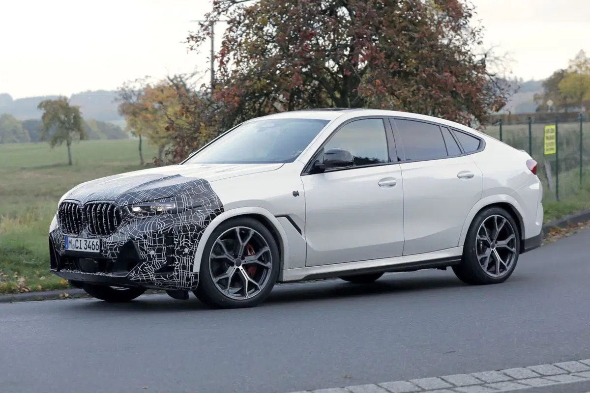 BMW X6 2023, ecco le foto spia del nuovo Facelift  (2)