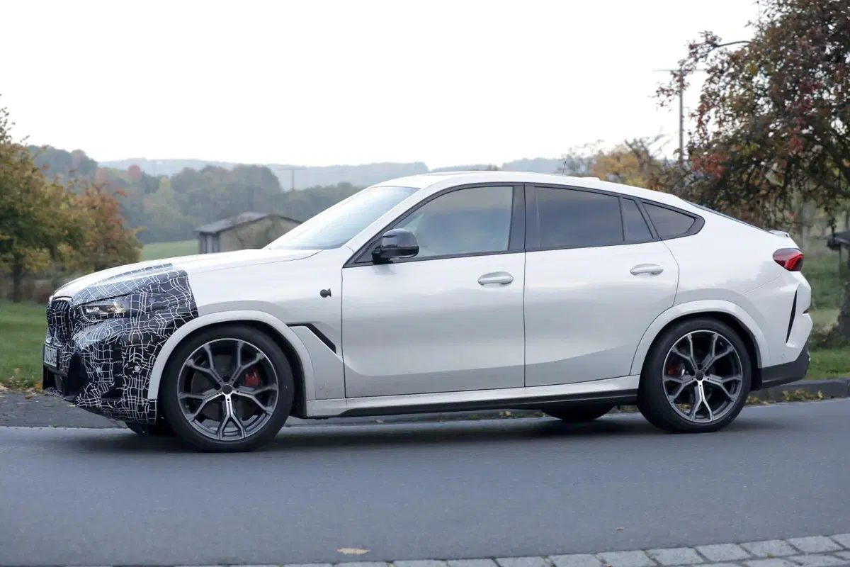 BMW X6 2023, ecco le foto spia del nuovo Facelift  (5)