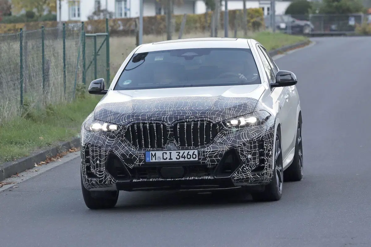 BMW X6 2023, ecco le foto spia del nuovo Facelift  (7)