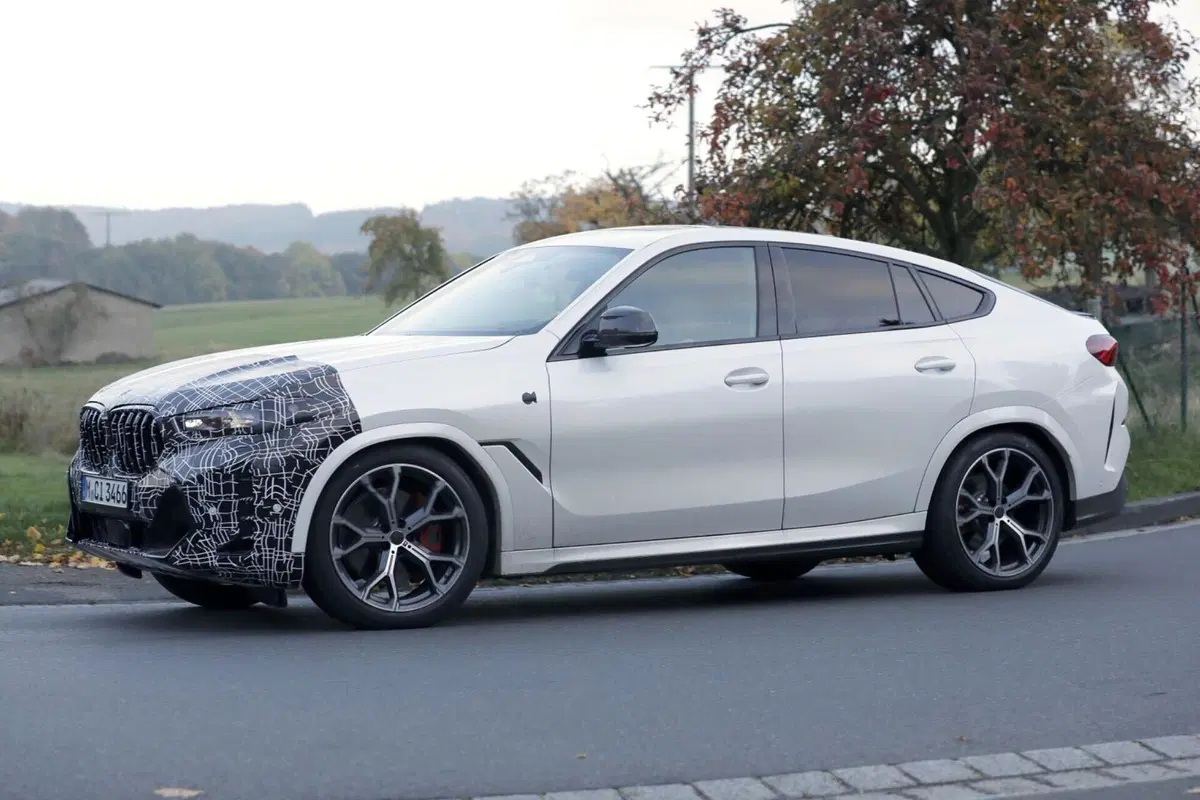 BMW X6 2023, ecco le foto spia del nuovo Facelift  (8)