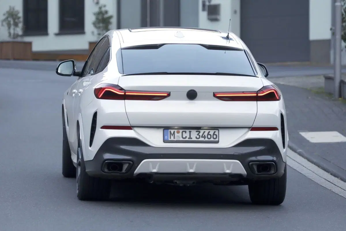 BMW X6 2023, ecco le foto spia del nuovo Facelift  (10)