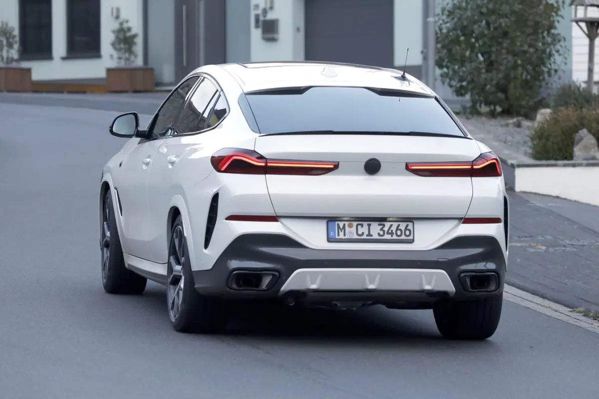 BMW X6 2023, ecco le foto spia del nuovo Facelift  (11)