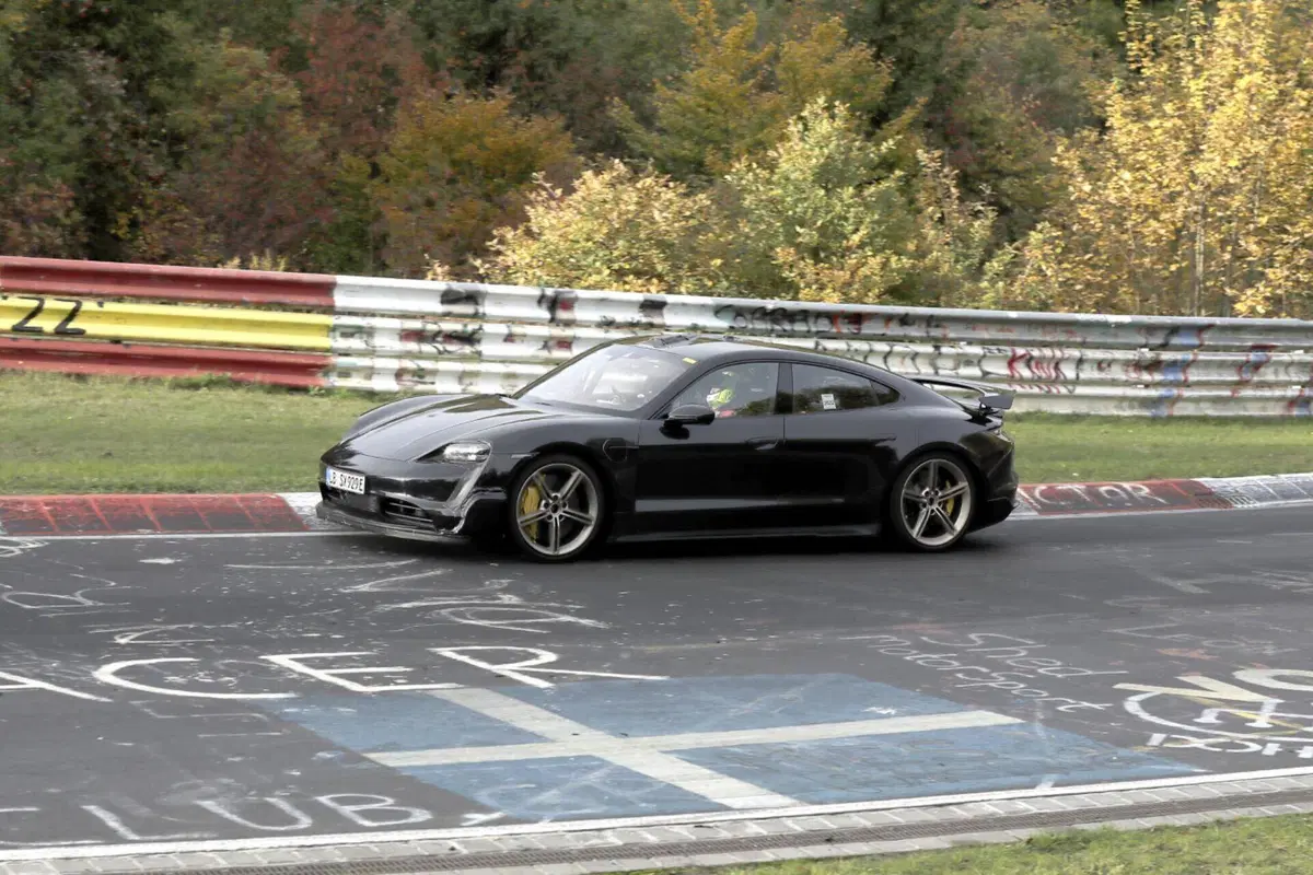 Porsche Taycan, in arrivo una versione con 1.000 Cv (3)