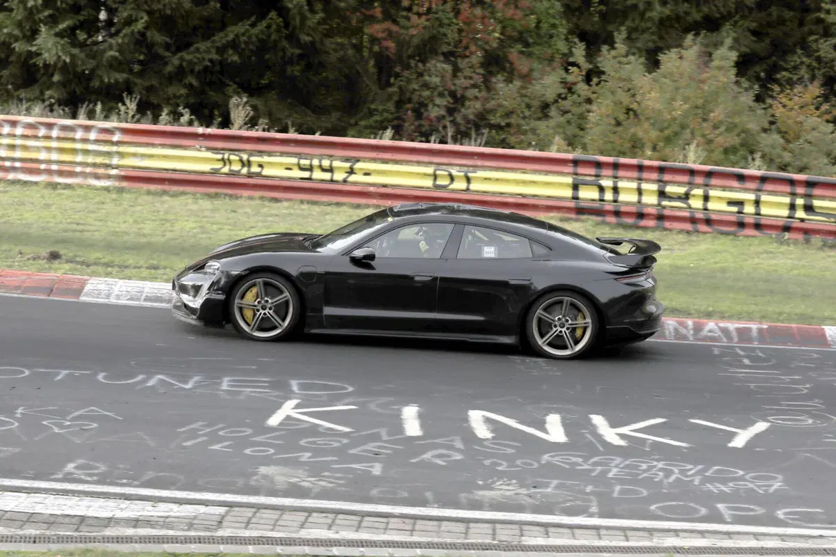 Porsche Taycan, in arrivo una versione con 1.000 Cv (5)
