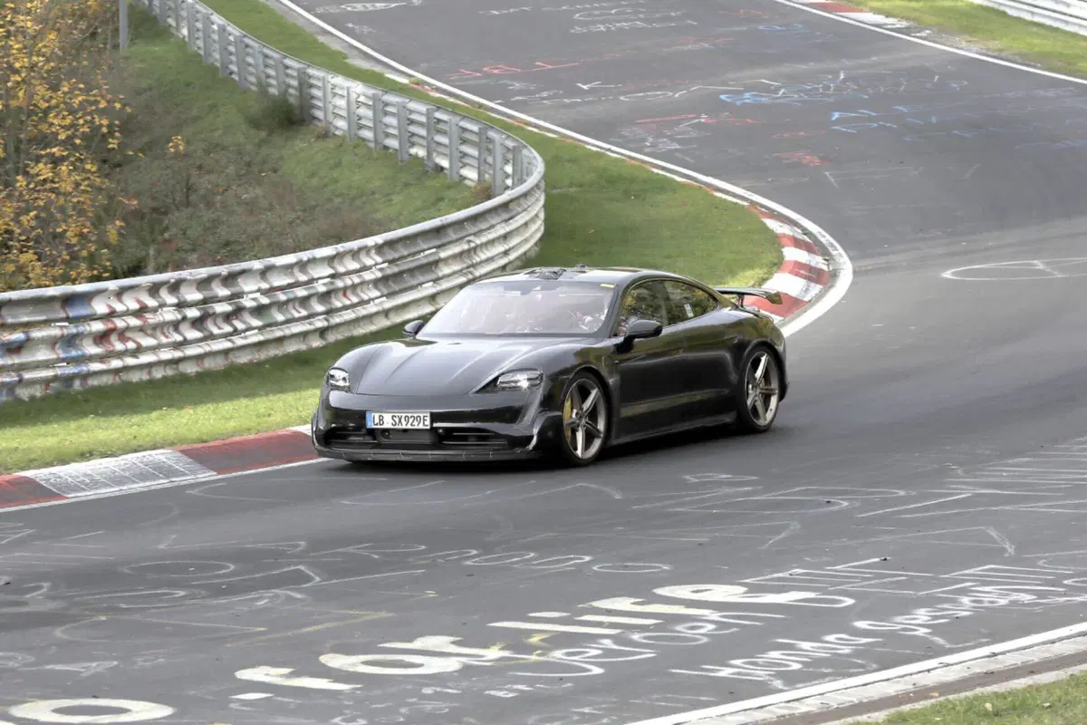 Porsche Taycan, in arrivo una versione con 1.000 Cv (7)