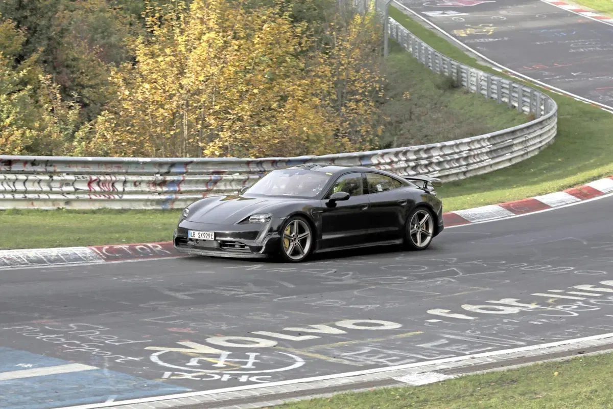 Porsche Taycan, in arrivo una versione con 1.000 Cv (8)