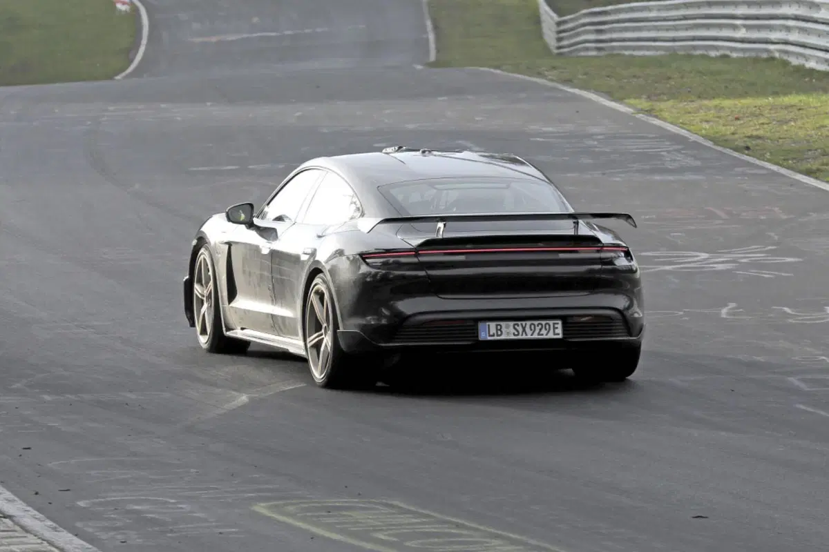 Porsche Taycan, in arrivo una versione con 1.000 Cv (10)