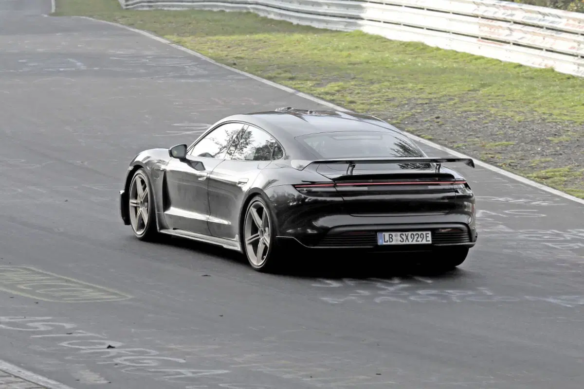 Porsche Taycan, in arrivo una versione con 1.000 Cv (13)