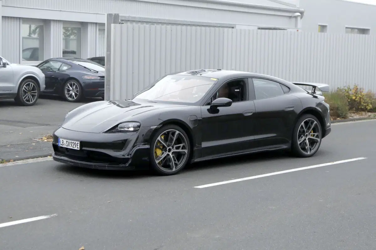 Porsche Taycan, in arrivo una versione con 1.000 Cv (14)