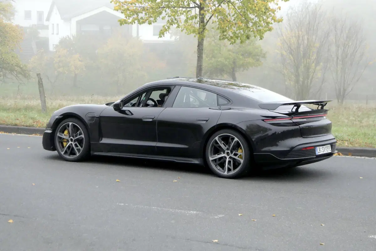 Porsche Taycan, in arrivo una versione con 1.000 Cv (17)