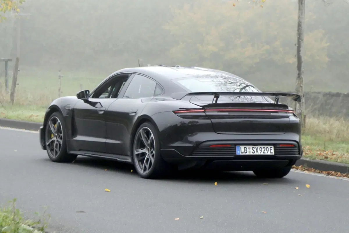 Porsche Taycan, in arrivo una versione con 1.000 Cv (19)