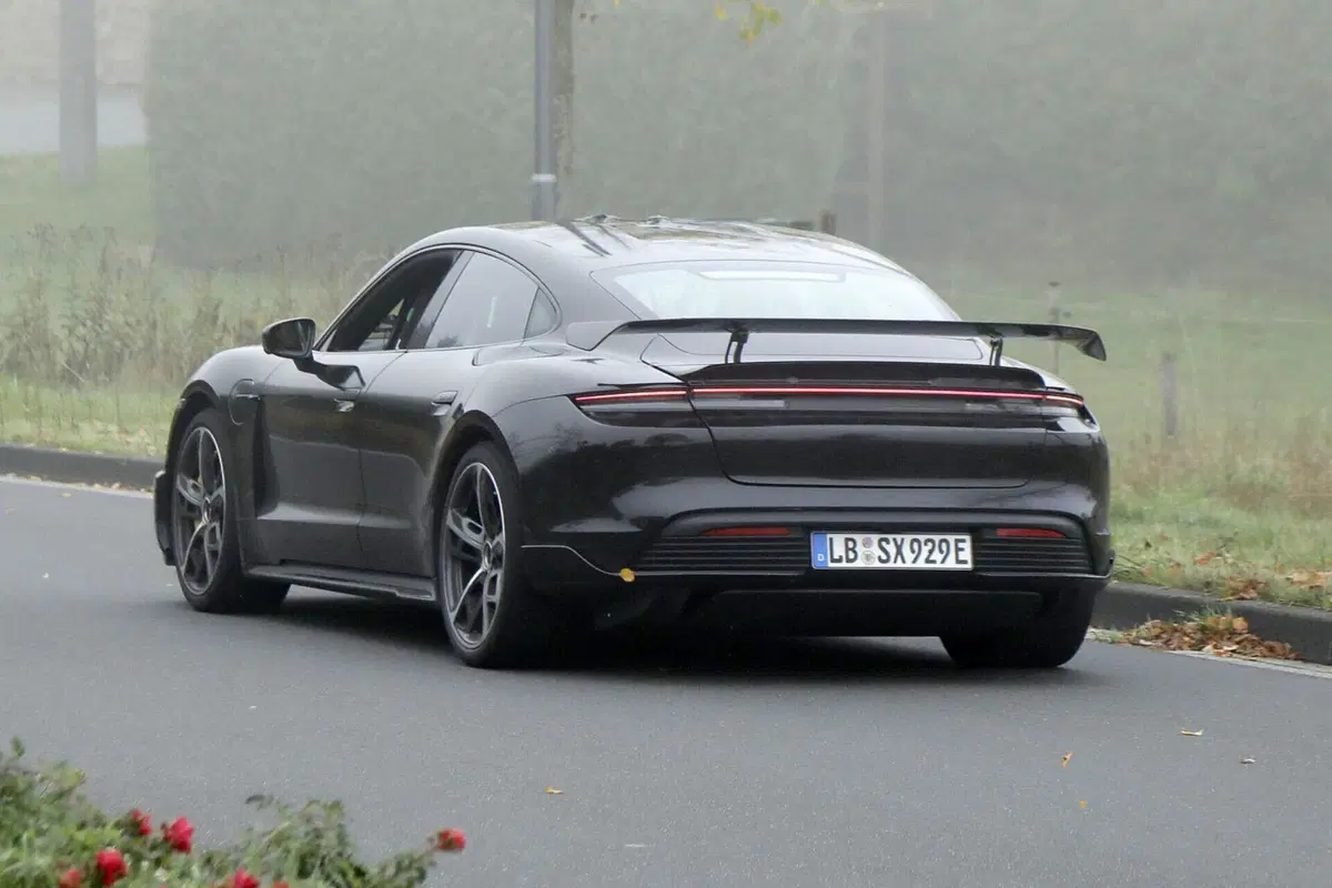 Porsche Taycan, in arrivo una versione con 1.000 Cv (20)