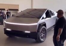 Tesla Cybertruck: la versione definitiva, ecco come si muove in manovra [VIDEO]