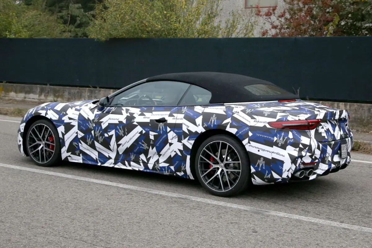 Maserati GranCabrio, ecco le foto spia (2)