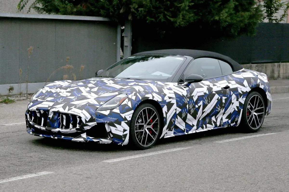 Maserati GranCabrio, ecco le foto spia (3)