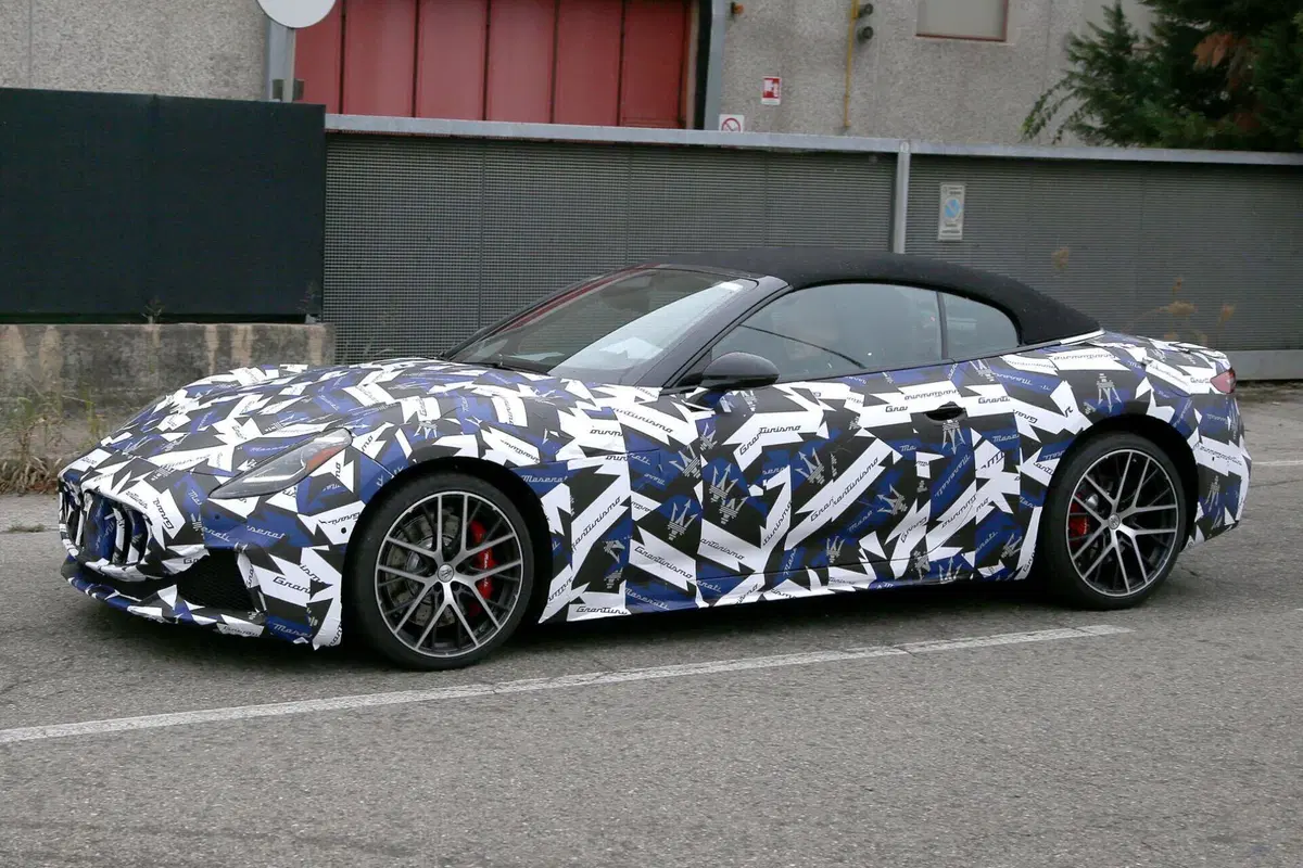 Maserati GranCabrio, ecco le foto spia (4)