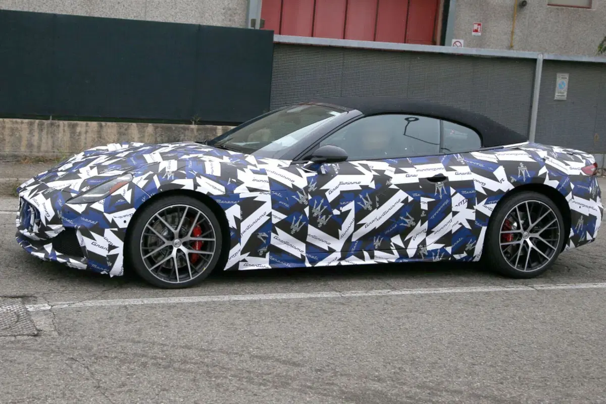 Maserati GranCabrio, ecco le foto spia (7)