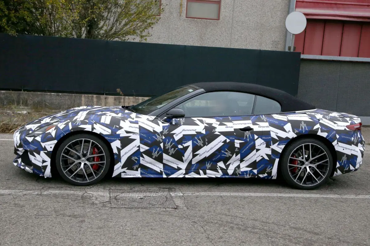 Maserati GranCabrio, ecco le foto spia (9)