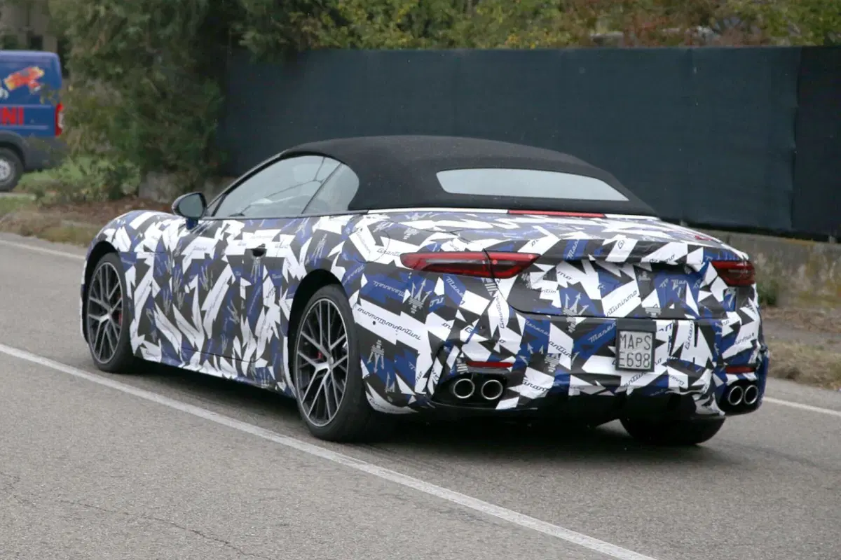 Maserati GranCabrio, ecco le foto spia (11)