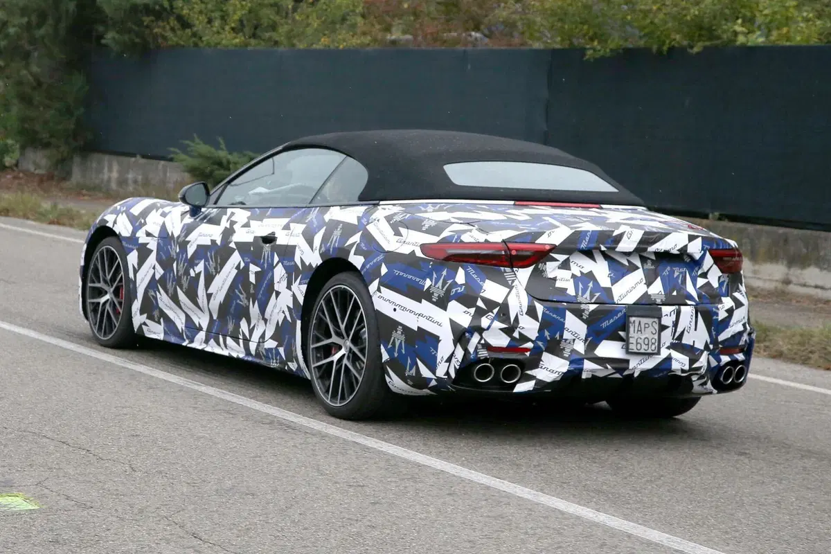 Maserati GranCabrio, ecco le foto spia (10)