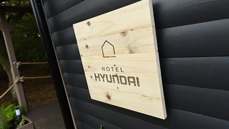 Hyundai Ioniq5 on grid: la corrente va dalla batteria all'hotel