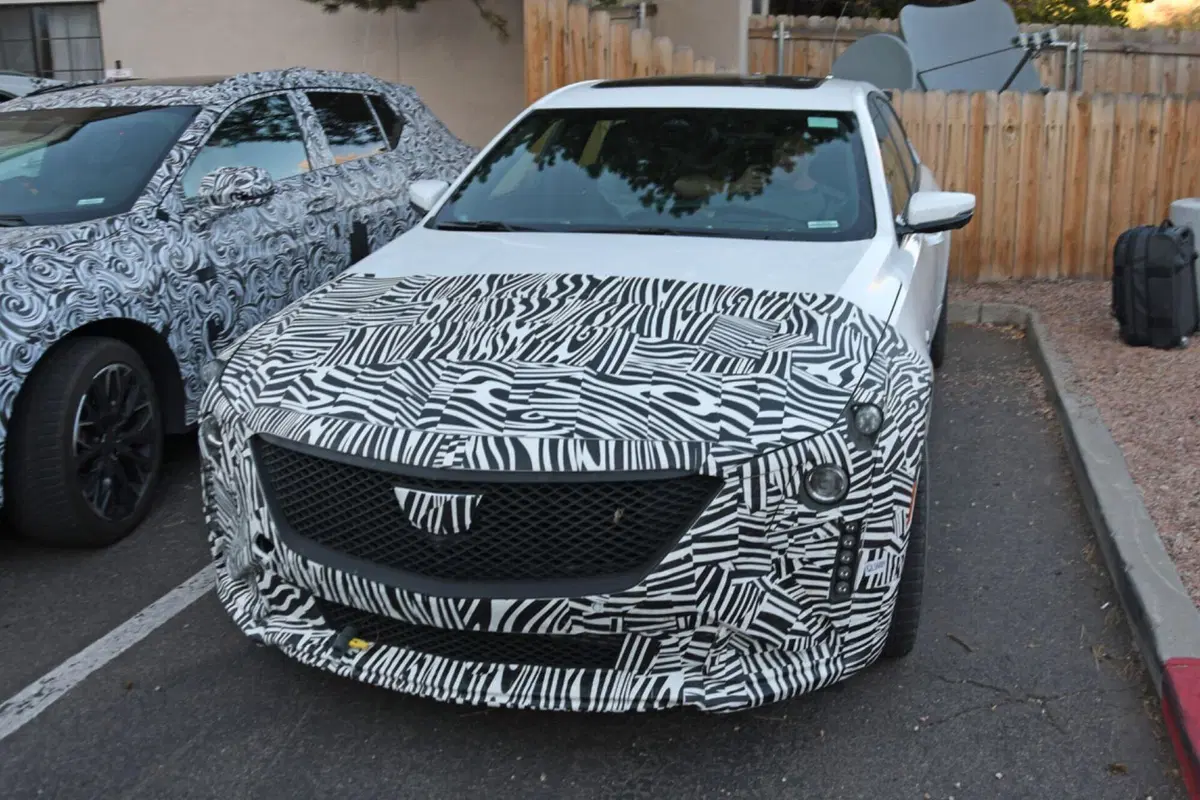 Cadillac CT5, ecco le foto spia (7)
