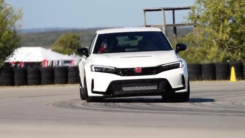 La nuova Honda Civic Type R portata al limite da Verstappen e Perez [VIDEO]