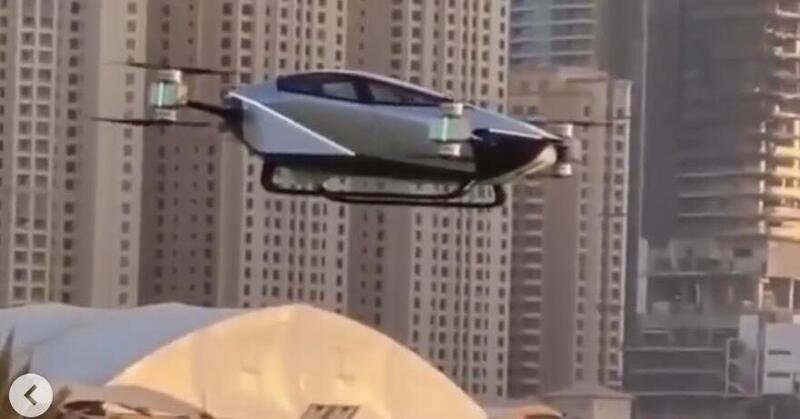 Un&rsquo;auto volante prende il volo a Dubai