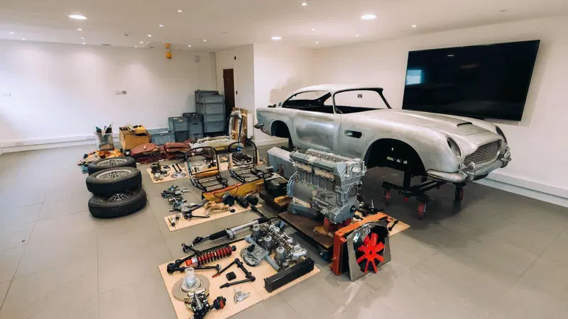 Vuoi un'Aston Martin DB5 alla James Bond? Costa "poco" ma &egrave; come all'Ikea