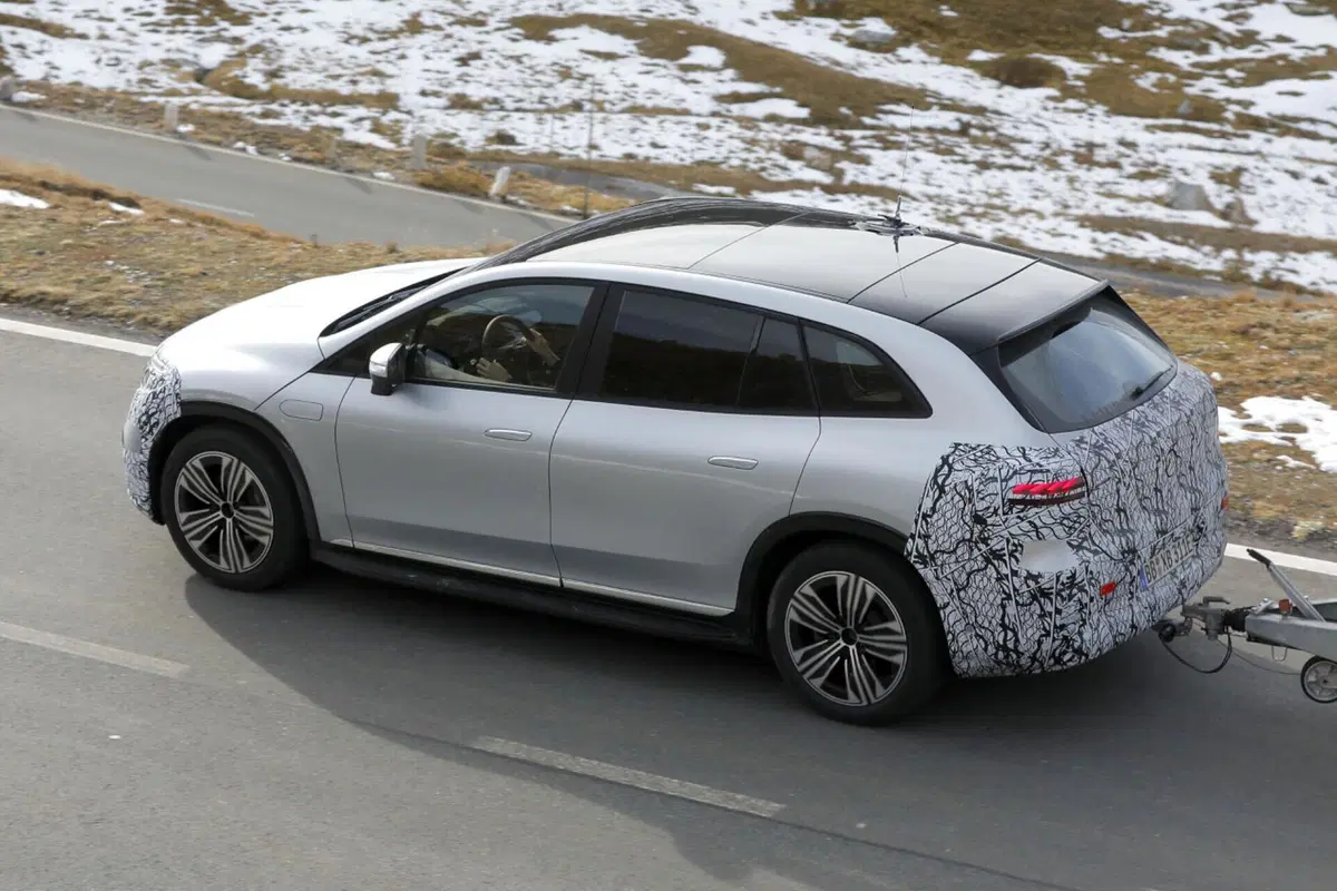 Mercedes Maybach EQS, ecco le foto spia (5)