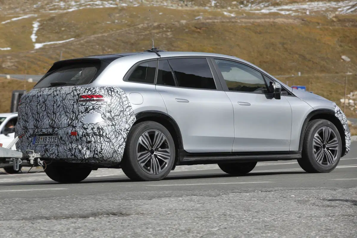 Mercedes Maybach EQS, ecco le foto spia (4)