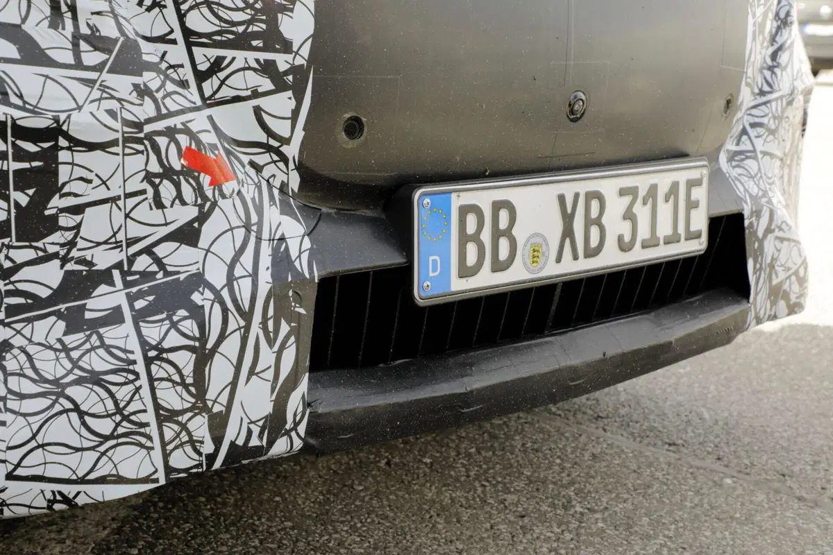 Mercedes Maybach EQS, ecco le foto spia (7)