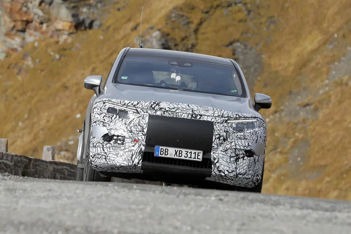 Mercedes Maybach EQS, ecco le foto spia (8)