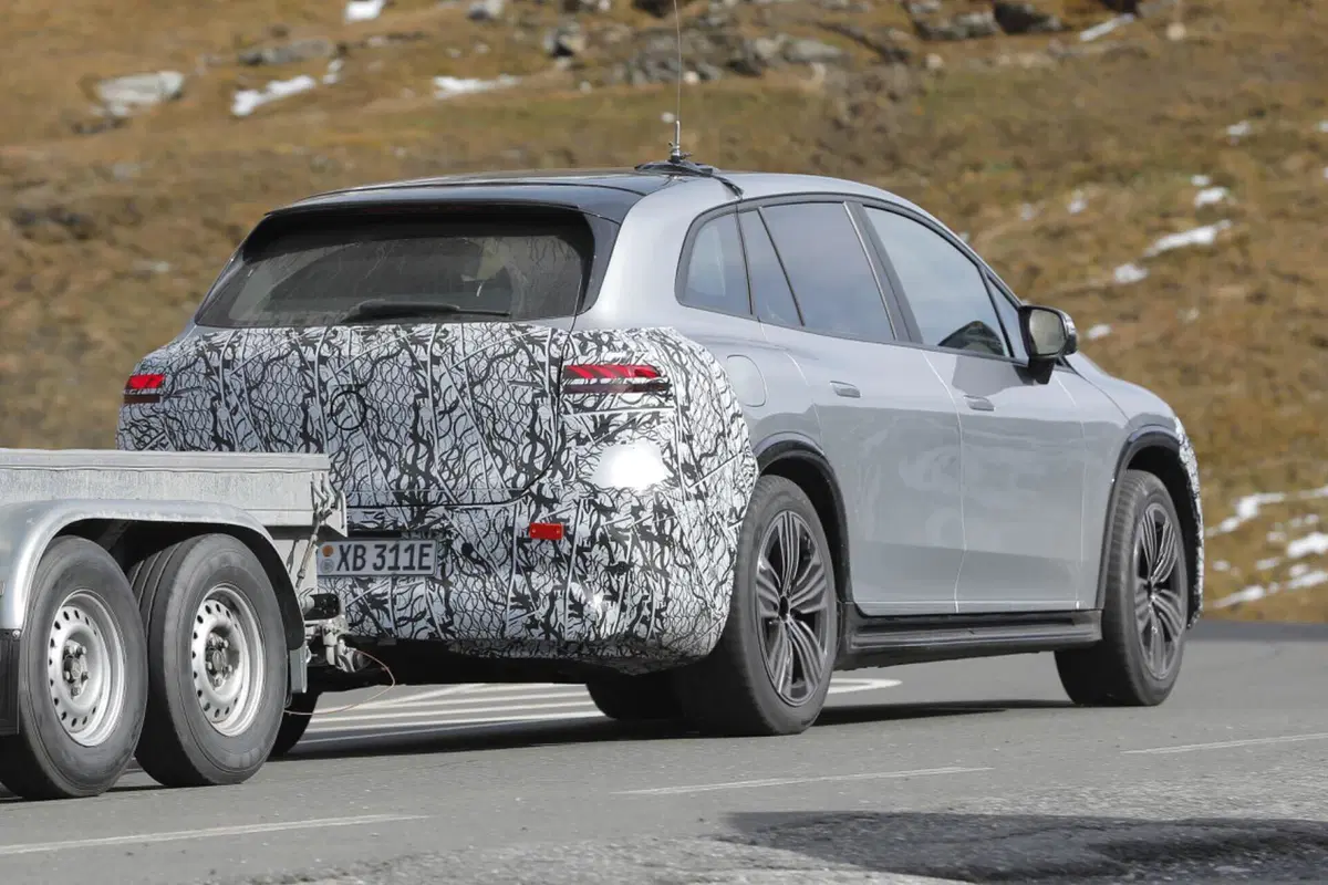 Mercedes Maybach EQS, ecco le foto spia (10)