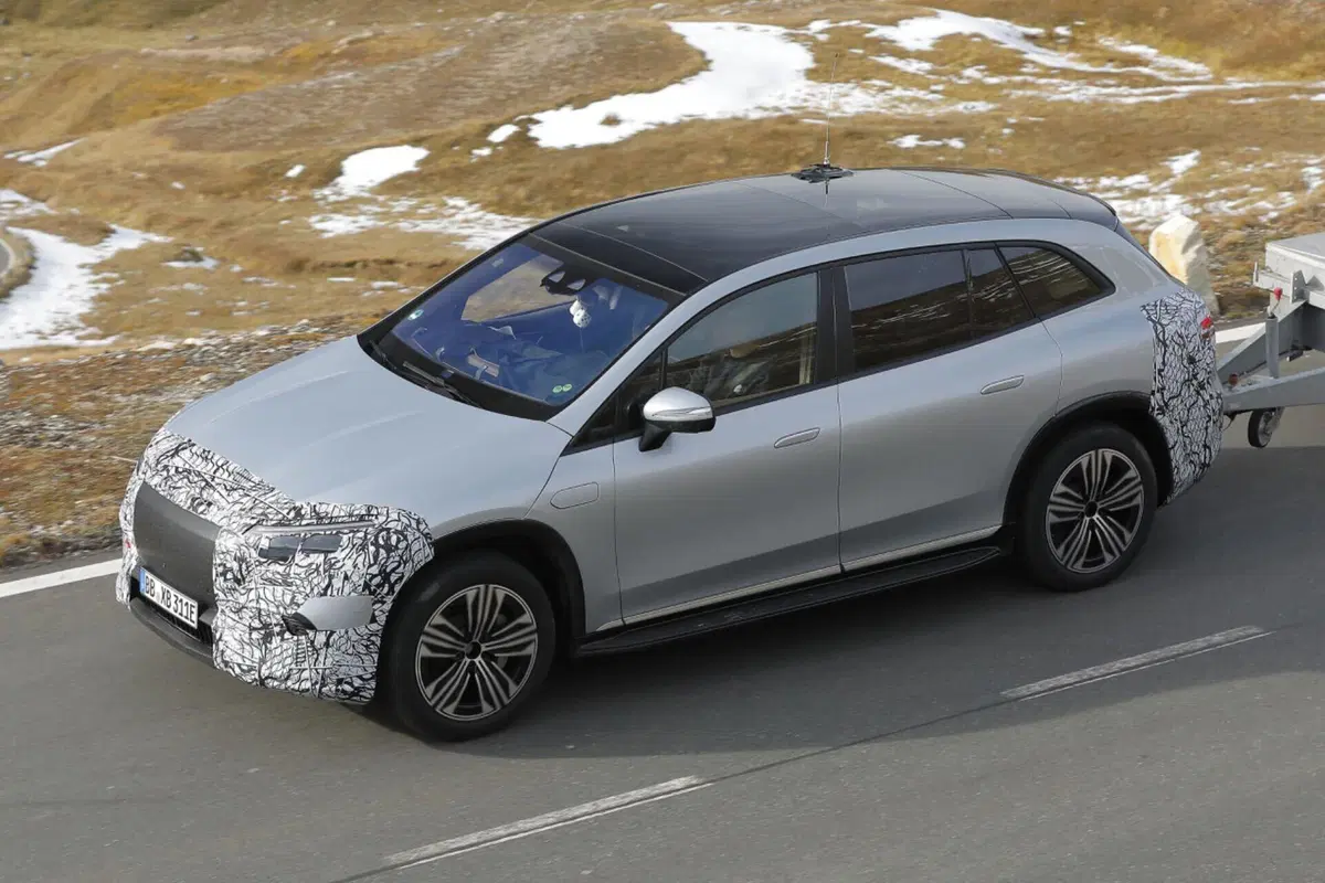 Mercedes Maybach EQS, ecco le foto spia (11)
