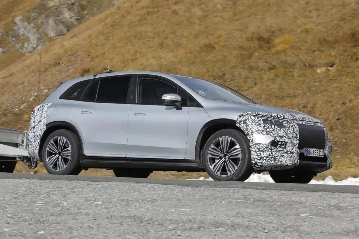 Mercedes Maybach EQS, ecco le foto spia (15)