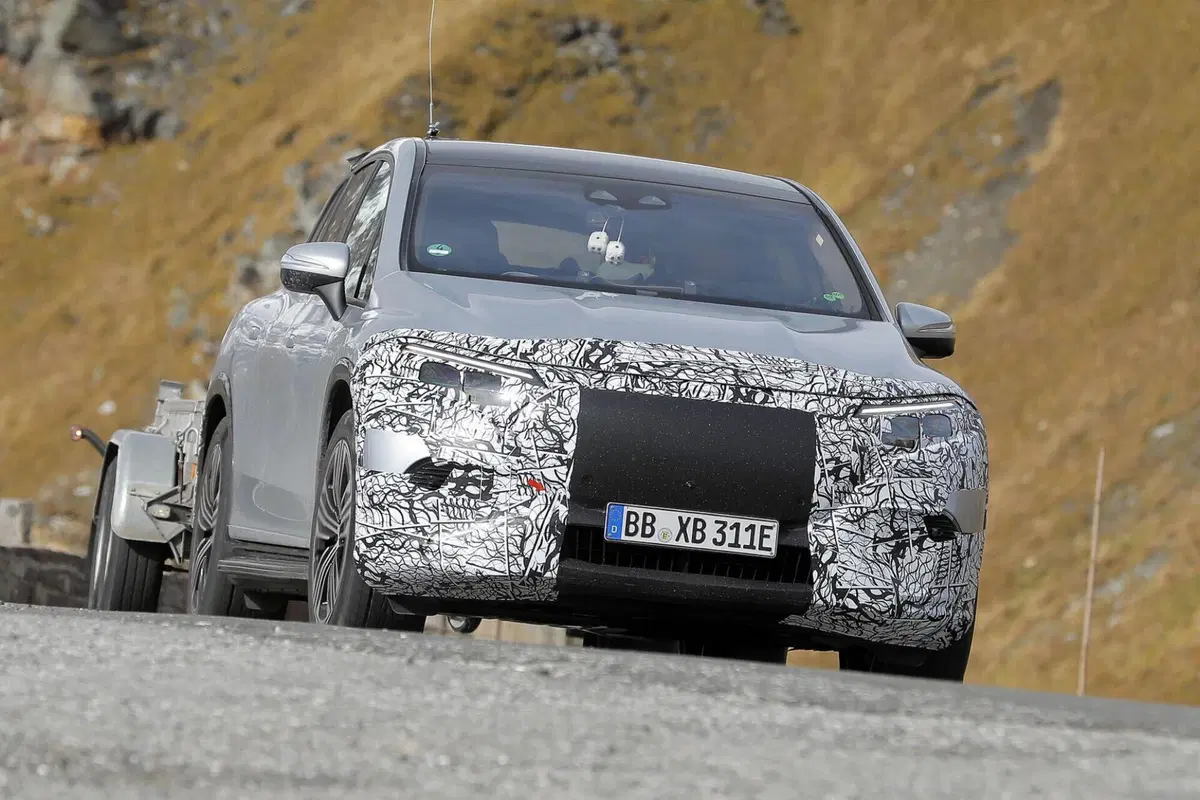 Mercedes Maybach EQS, ecco le foto spia (13)