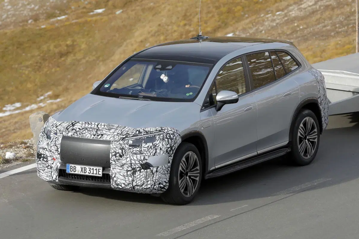 Mercedes Maybach EQS, ecco le foto spia (16)