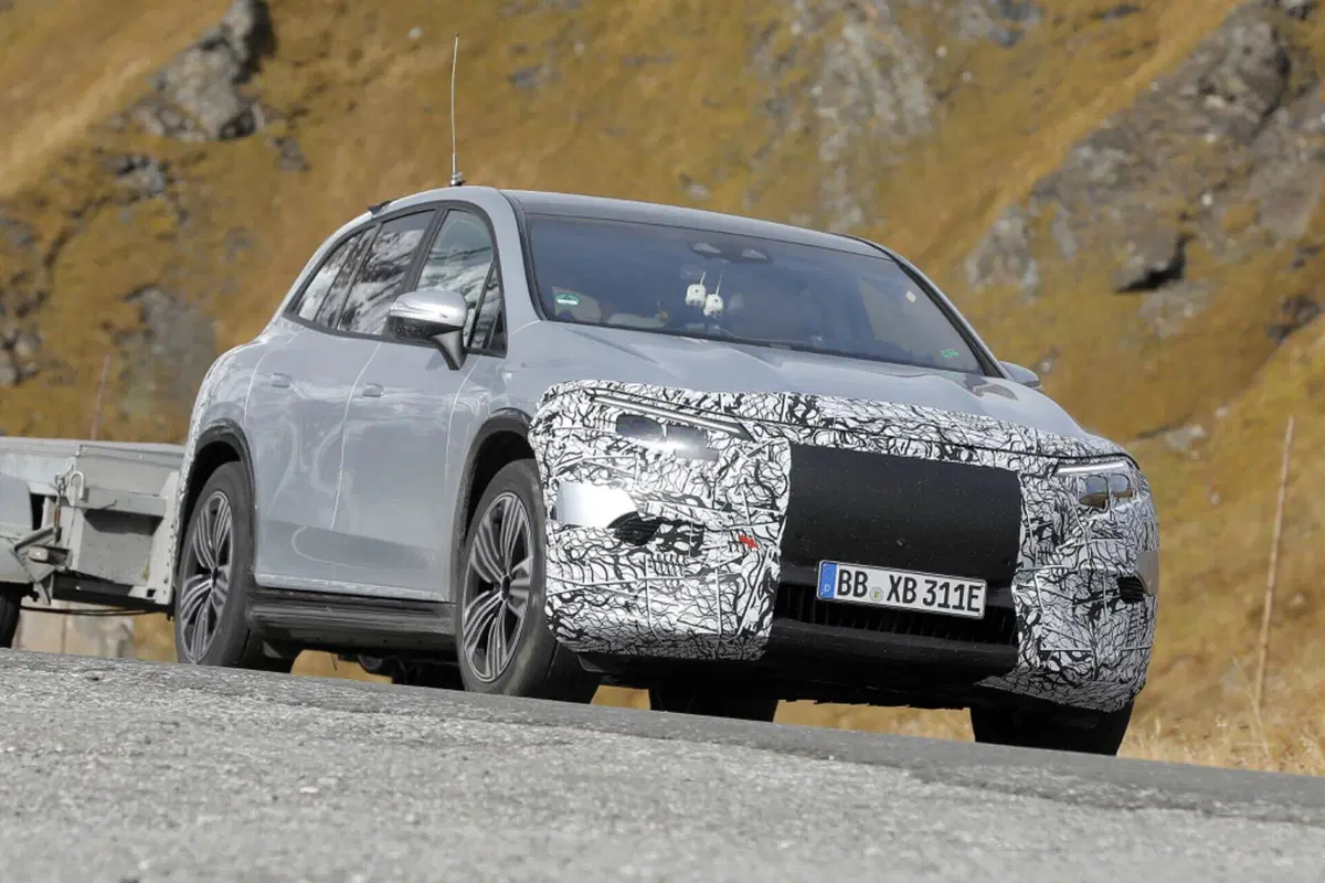 Mercedes Maybach EQS, ecco le foto spia (17)