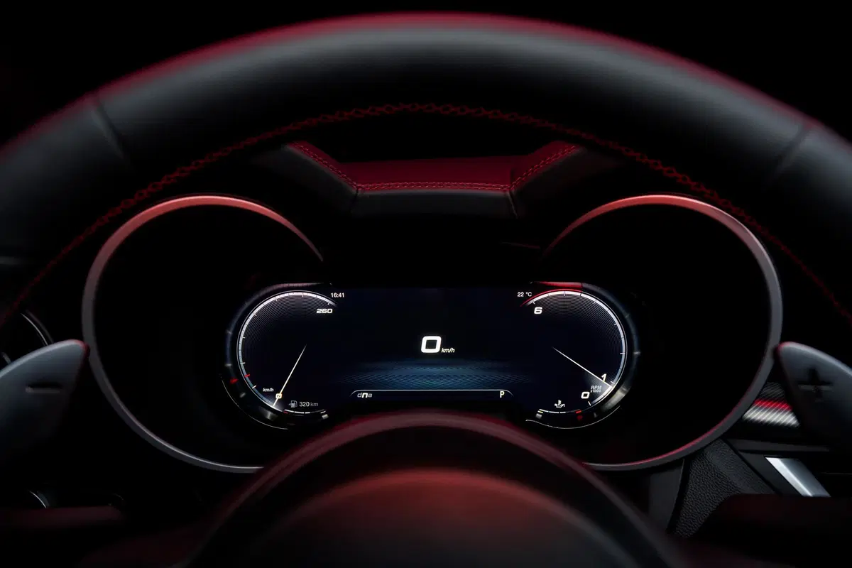 Alfa Romeo Stelvio 2023  (4)
