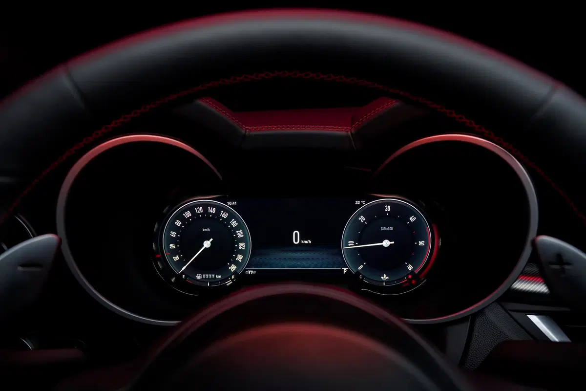Alfa Romeo Stelvio 2023  (6)