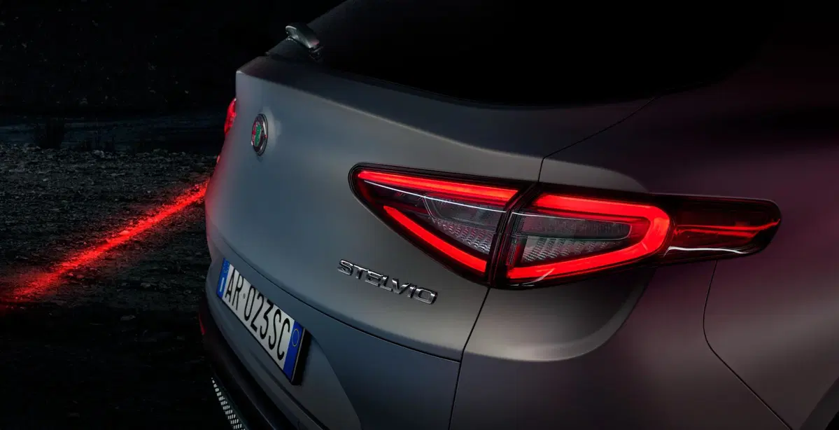 Alfa Romeo Stelvio 2023  (7)