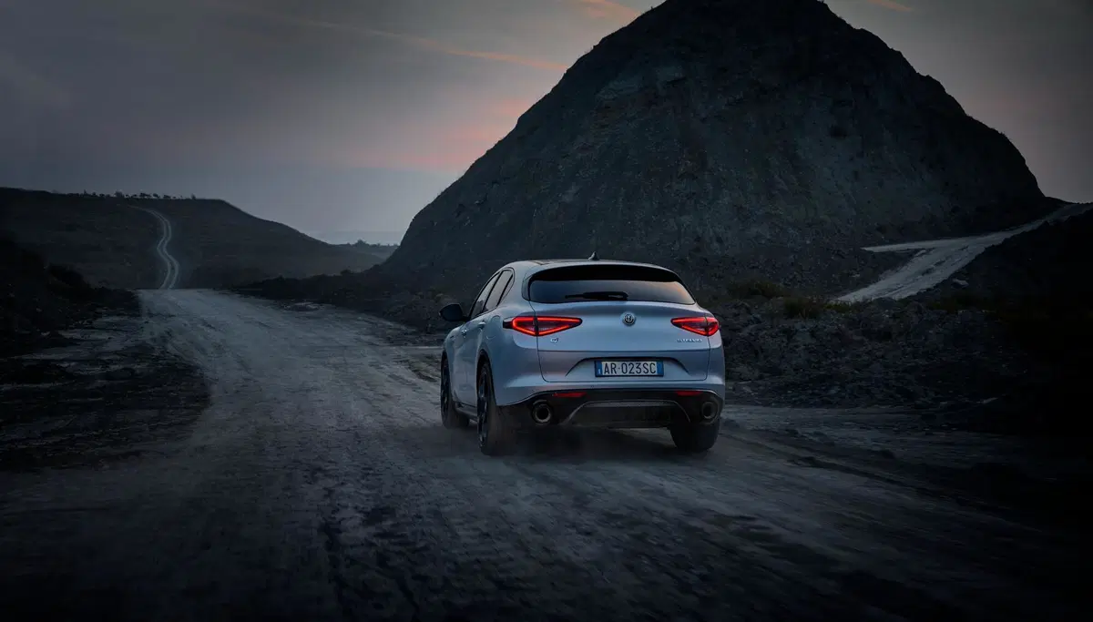 Alfa Romeo Stelvio 2023  (10)