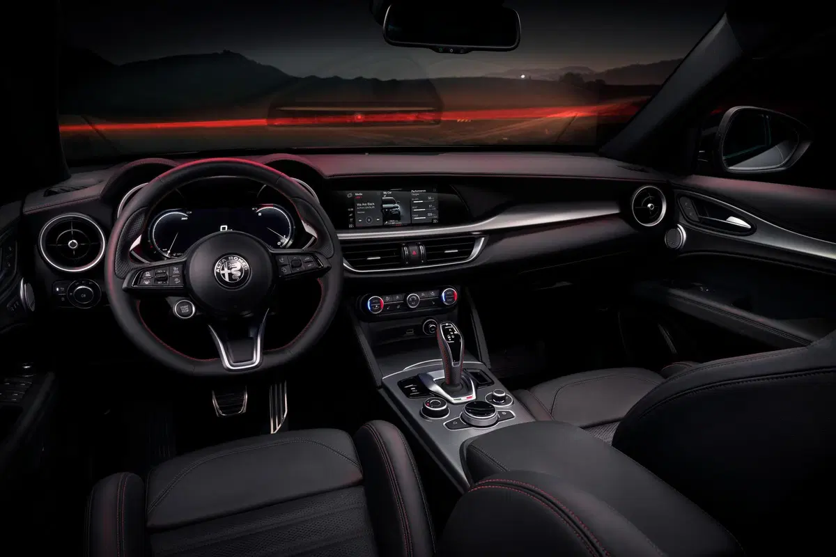 Alfa Romeo Stelvio 2023  (11)