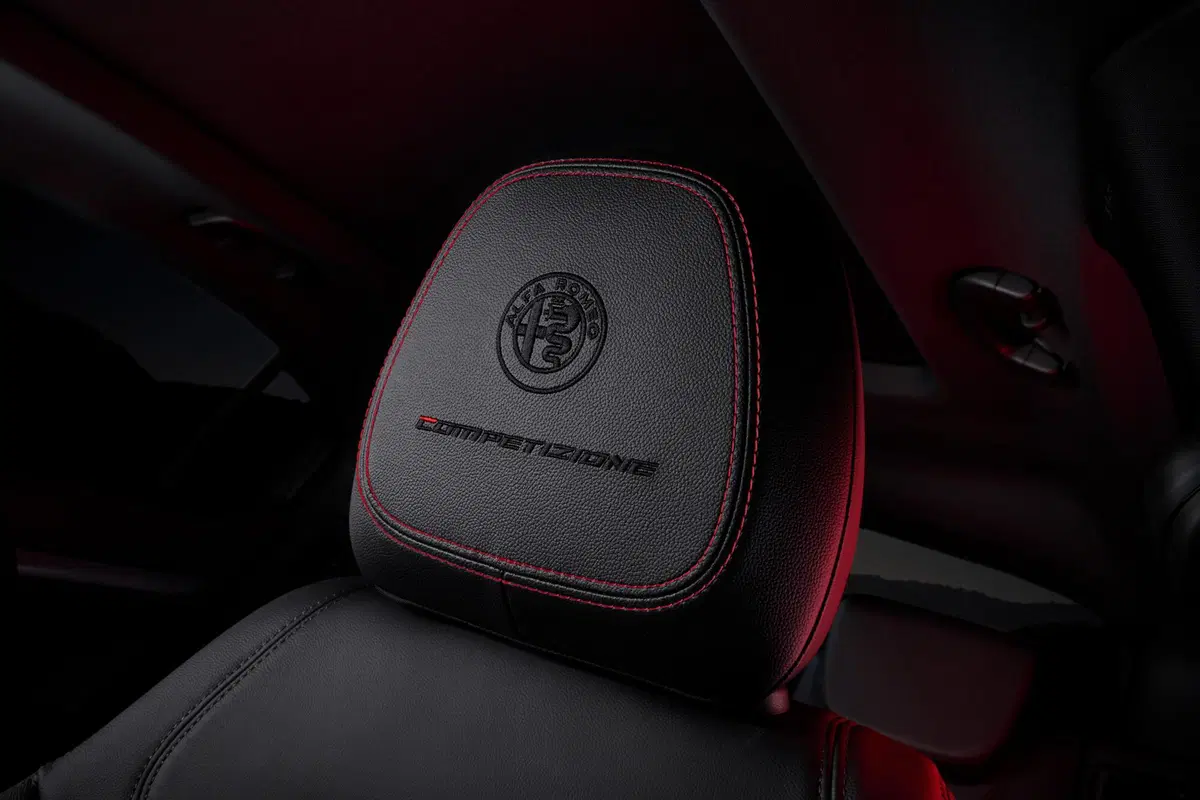 Alfa Romeo Stelvio 2023  (13)