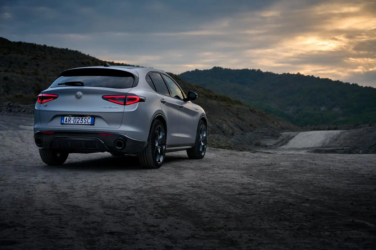 Alfa Romeo Stelvio 2023  (16)