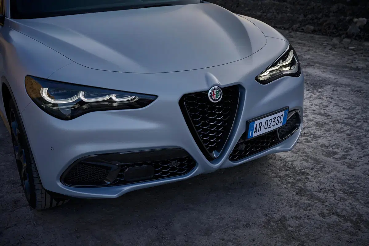 Alfa Romeo Stelvio 2023  (17)