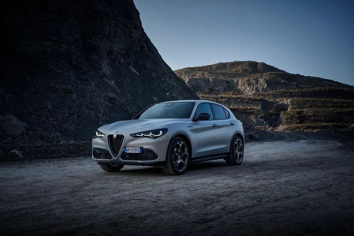 Alfa Romeo Stelvio 2023  (19)